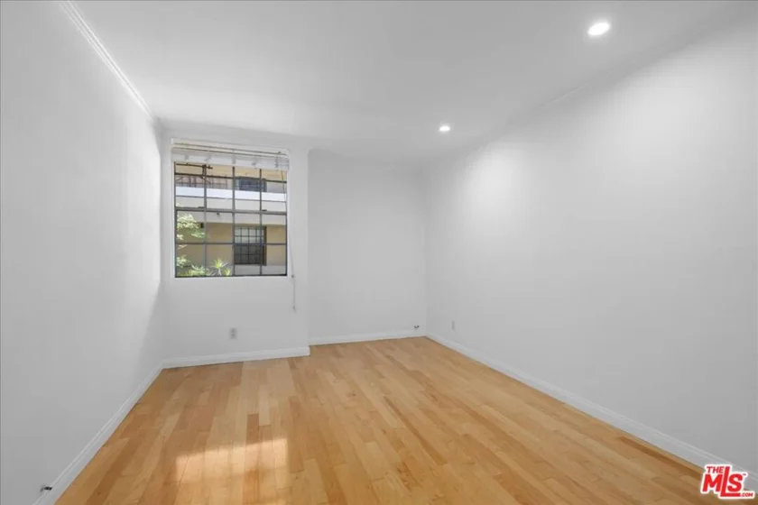 740 N Kings Road #114 photo 17