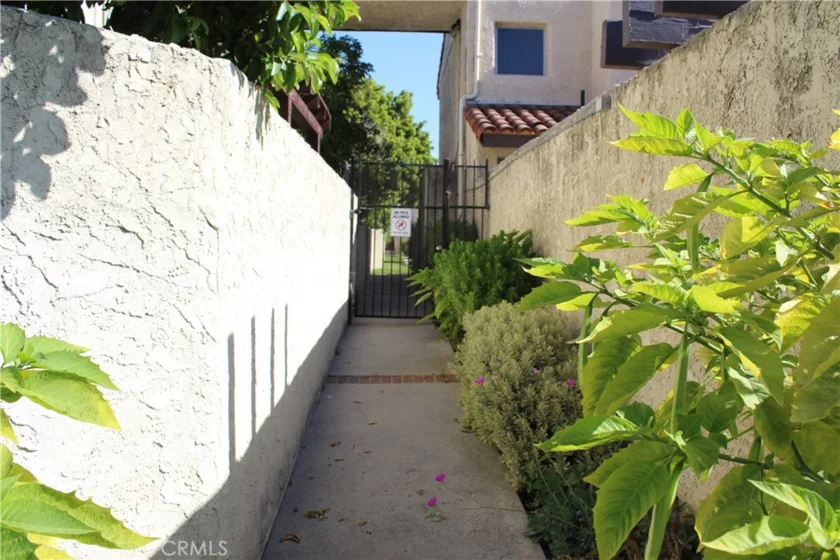 8800 Kester Avenue #129 photo 39