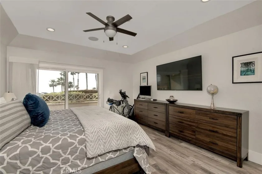 900 Pacific Coast photo 15