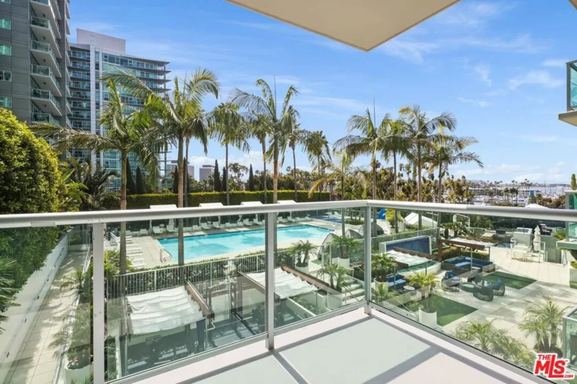 13700 Marina Pointe Drive #809 photo 35