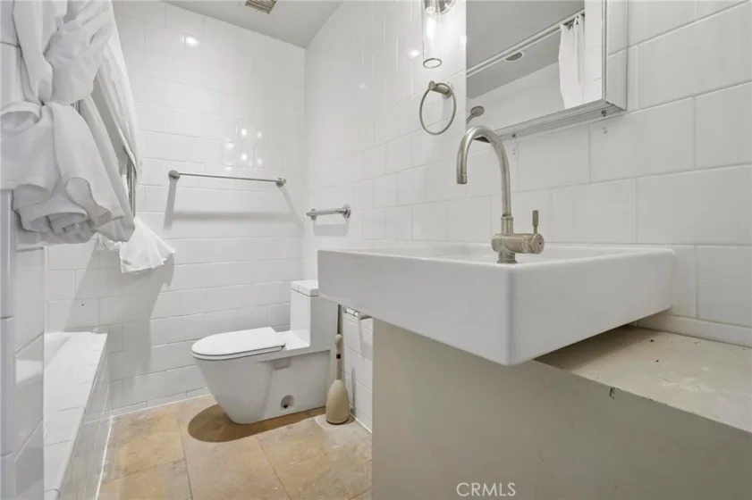 1131 Alta Loma photo 15