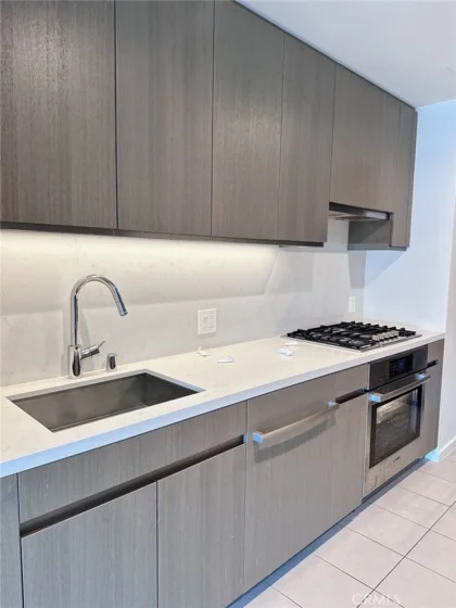 889 Francisco #2505 photo 3