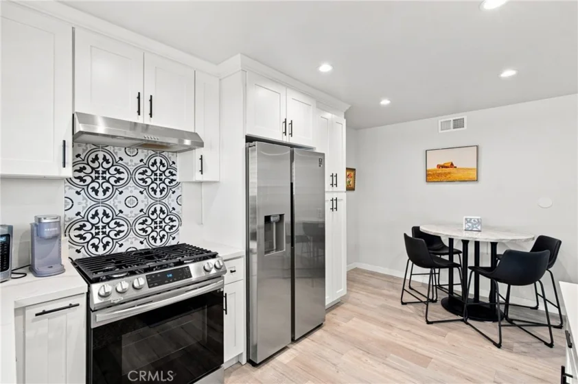 5354 Lindley Avenue #209 photo 19