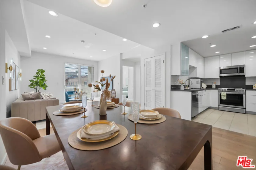 105 S Mariposa Avenue #204 photo 27