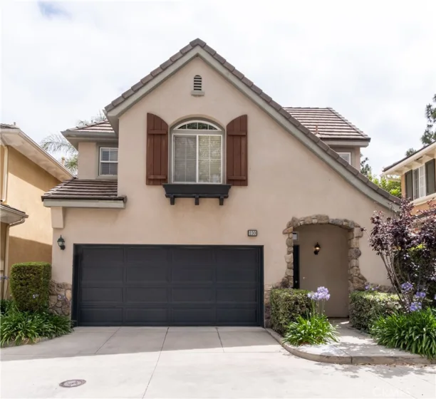 230 Lantern Lane photo 1