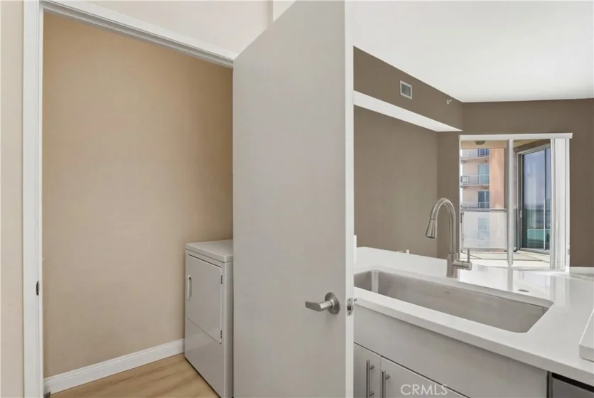 488 E Ocean #1518 photo 11