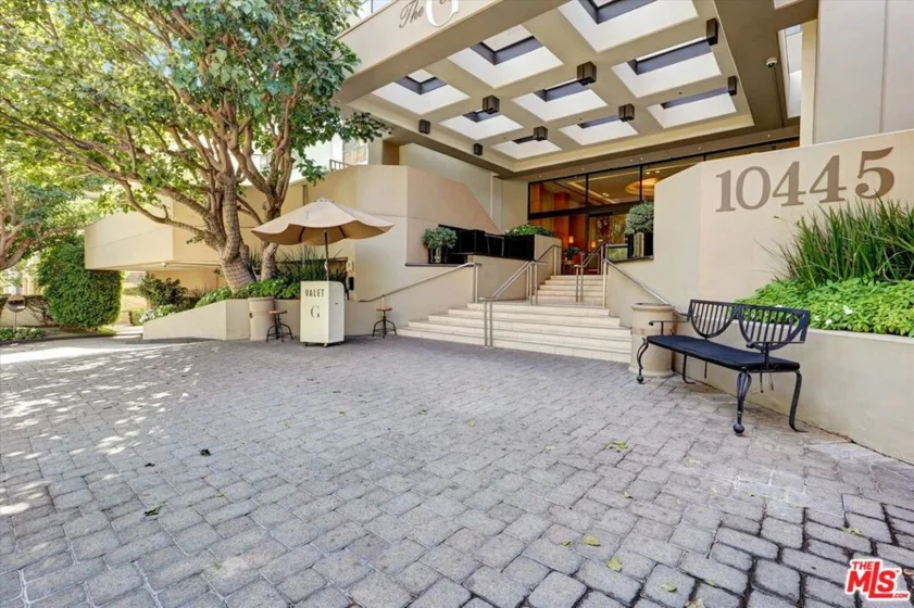 10445 Wilshire Boulevard #504 photo 3