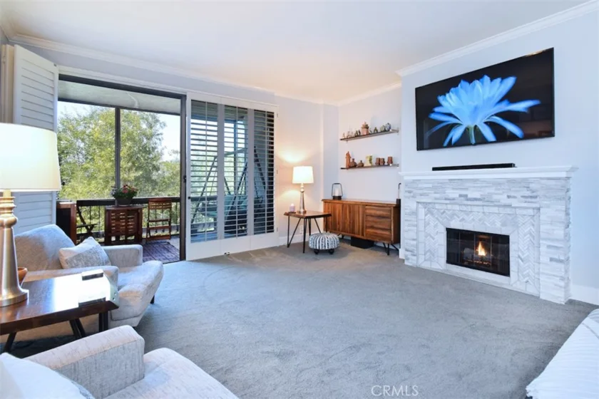 11560 Moorpark Street #302 photo 1