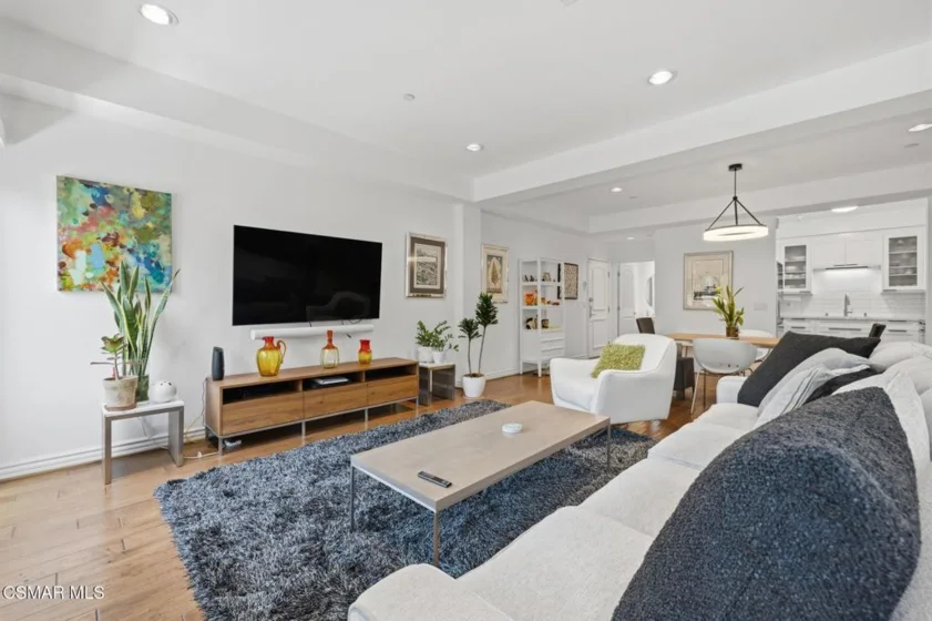 1410 N Curson Avenue #202 photo 5