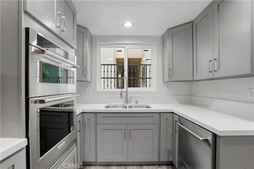 227 E Burbank #C photo 4