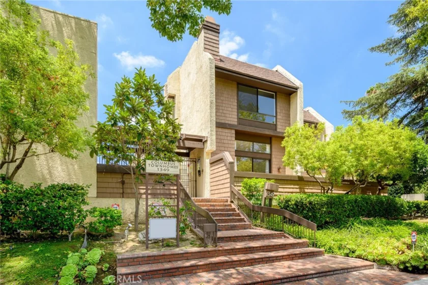 1349 N Columbus #21 photo 1