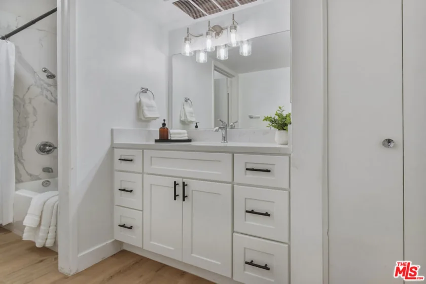 5403 Newcastle Avenue #19 photo 31