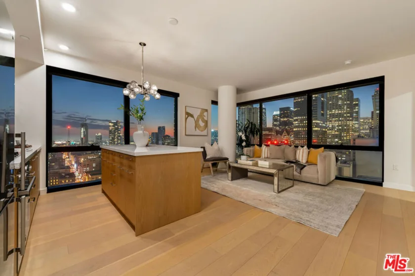 400 S Broadway #2910 photo 1