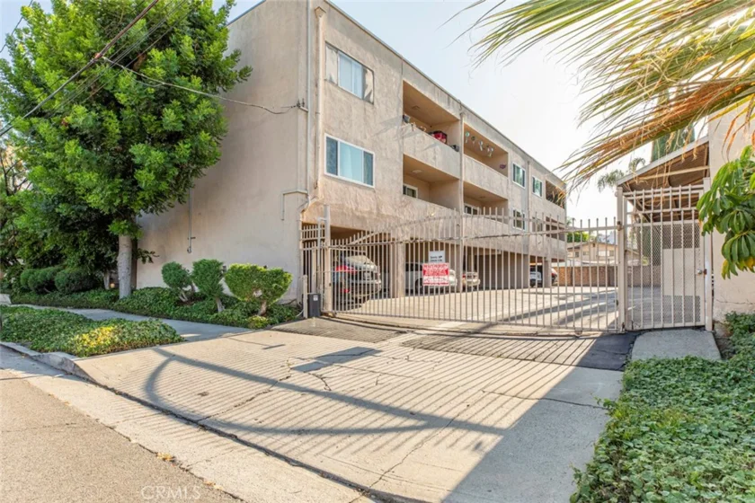 5411 Tyrone Avenue #203 photo 45