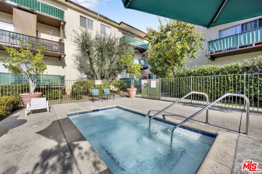 5460 White Oak Avenue #G305 photo 23
