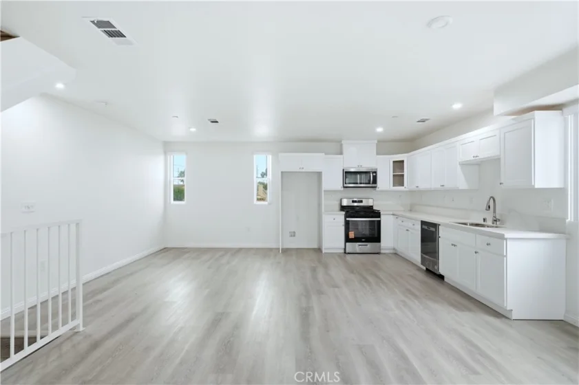 6919 S Menlo photo 4