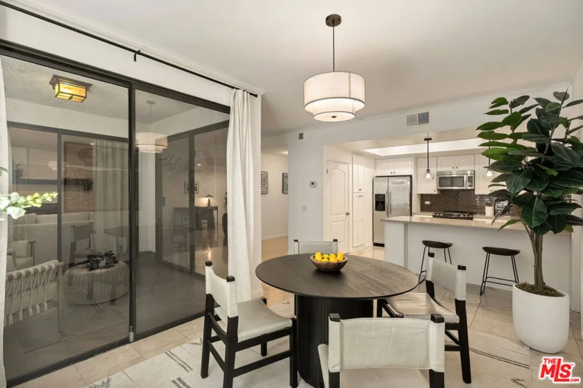621 S Barrington Avenue #110 photo 11