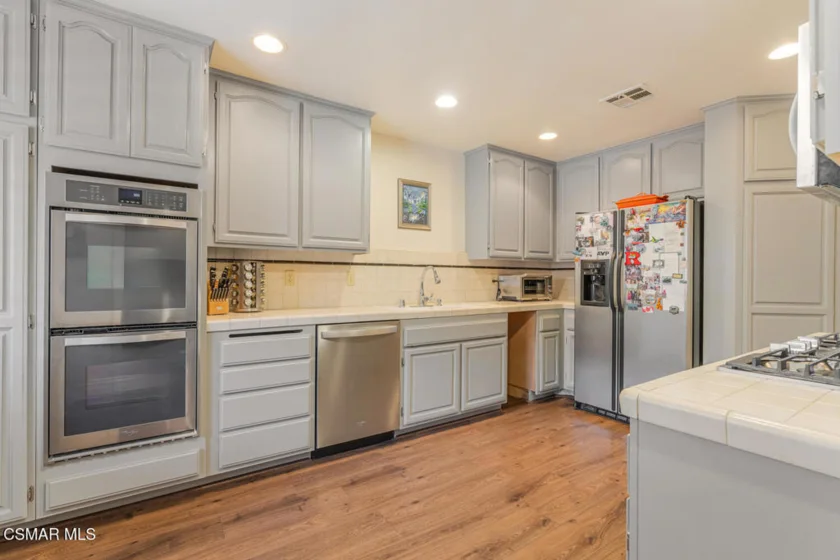 5200 White Oak Avenue #30 photo 1