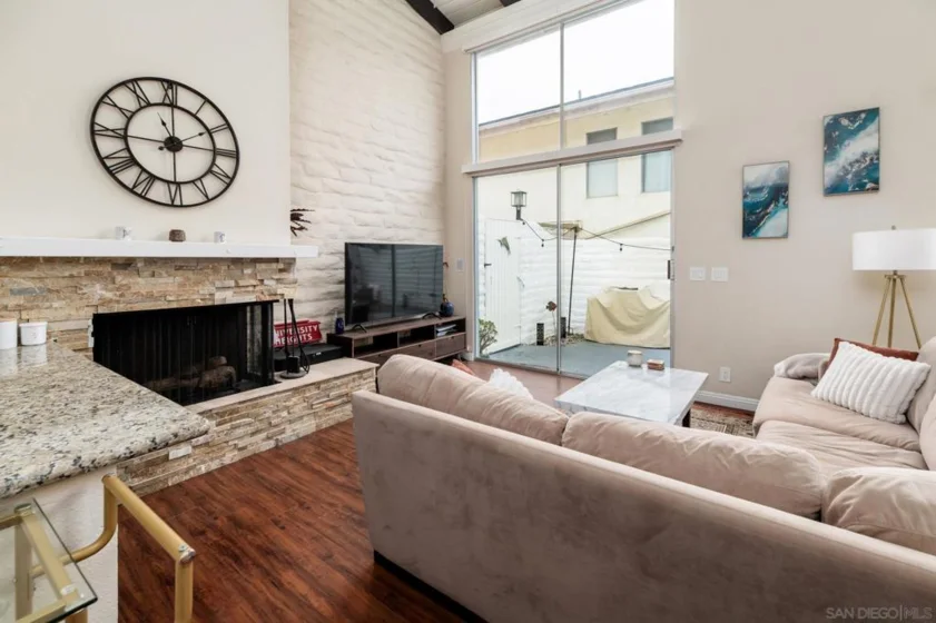2544 Navarra Drive #4 photo 8