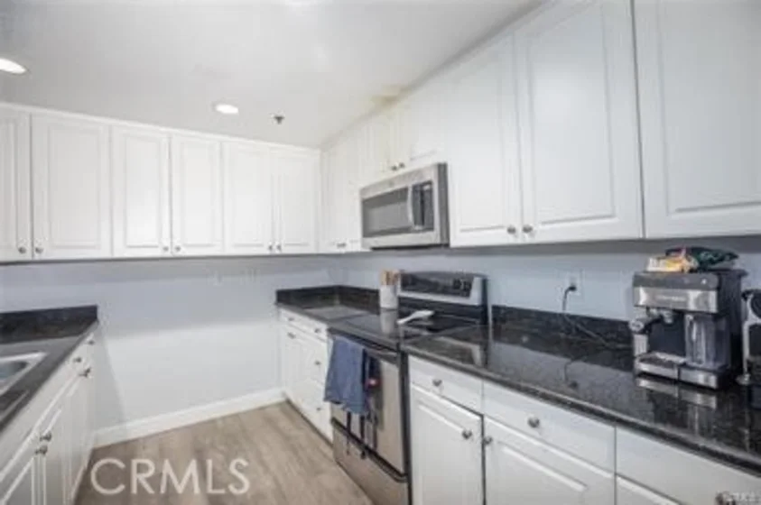 838 Pine photo 5