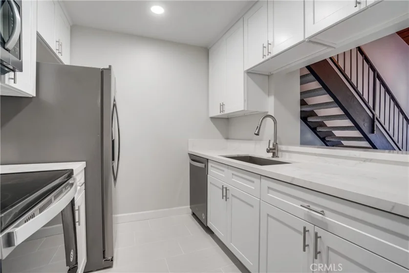 5460 White Oak Avenue #E308 photo 1