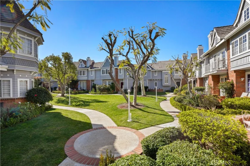 18135 Burbank Boulevard #14 photo 1