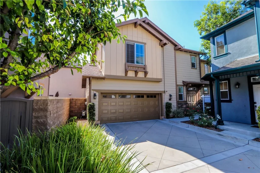 60 Stratus Lane photo 1