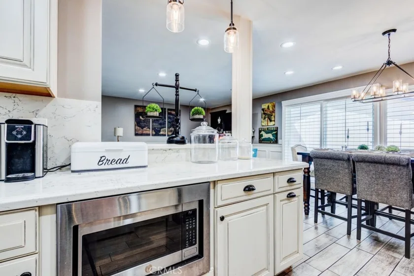 1053 Border Avenue photo 9
