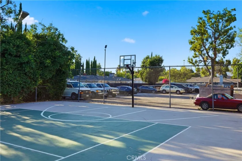 7651 Reseda photo 11