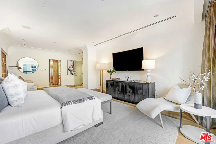 10724 Wilshire Boulevard #1607 photo 12
