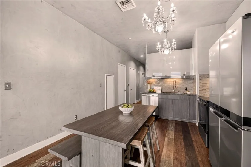 3810 Wilshire Boulevard #909 photo 5