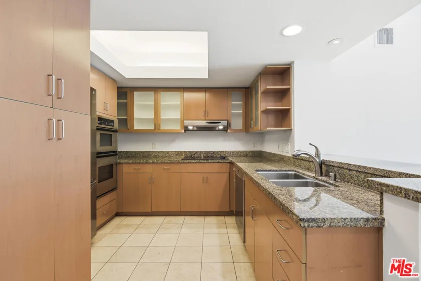 13700 Marina Pointe Drive #630 photo 3