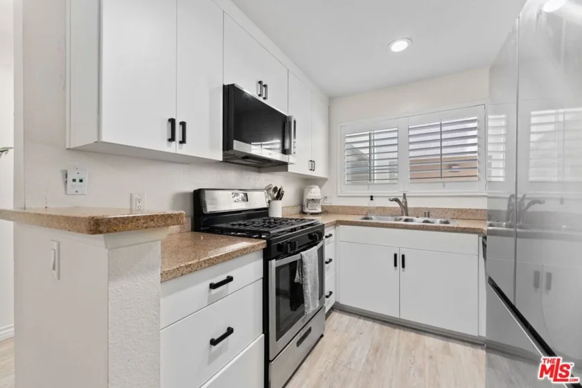 5515 Canoga Avenue #220 photo 7