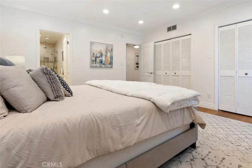 15248 Dickens Street #102 photo 24