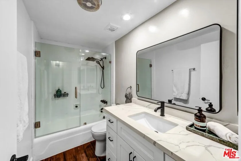 1221 N Kings Road #101 photo 21