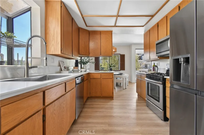13331 Moorpark #223 photo 18
