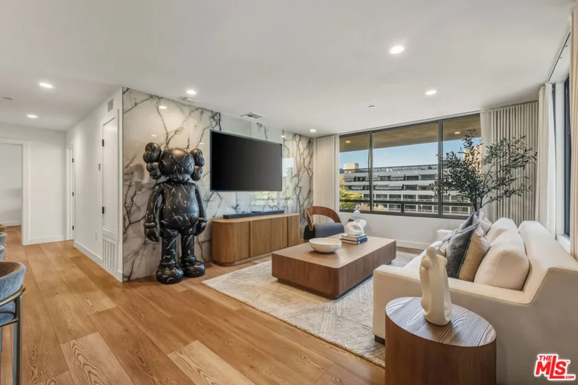 121 S Hope Street #334 photo 37