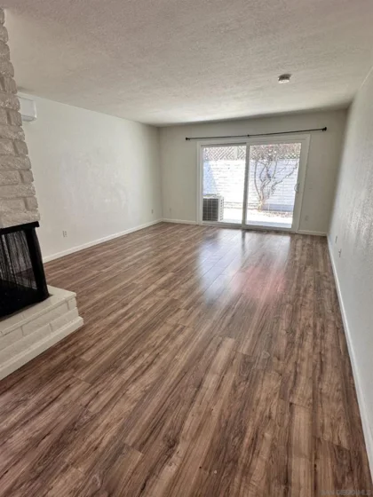 810 E Washington #A photo 4
