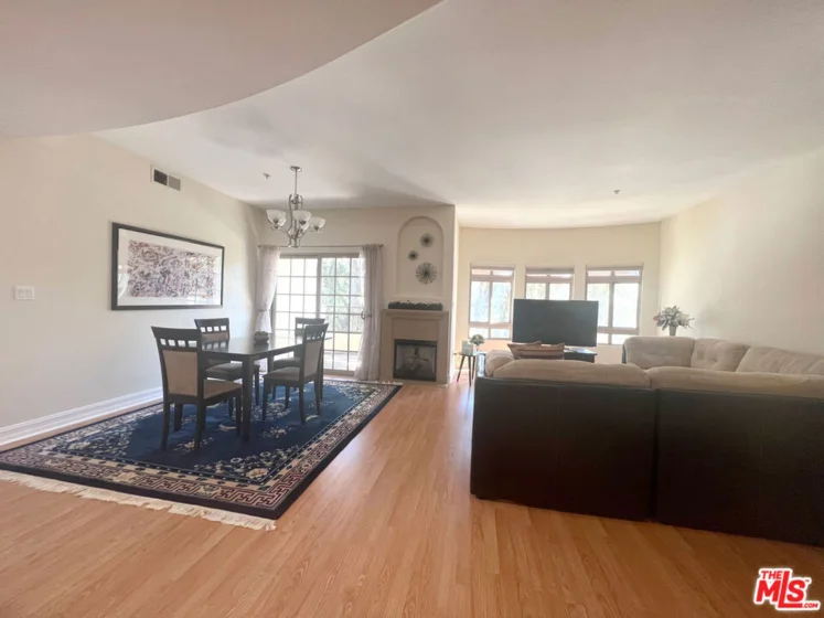 4601 Coldwater Canyon Avenue #202 photo 1