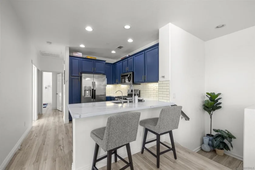 1800 E Lakeshore 1212 photo 32