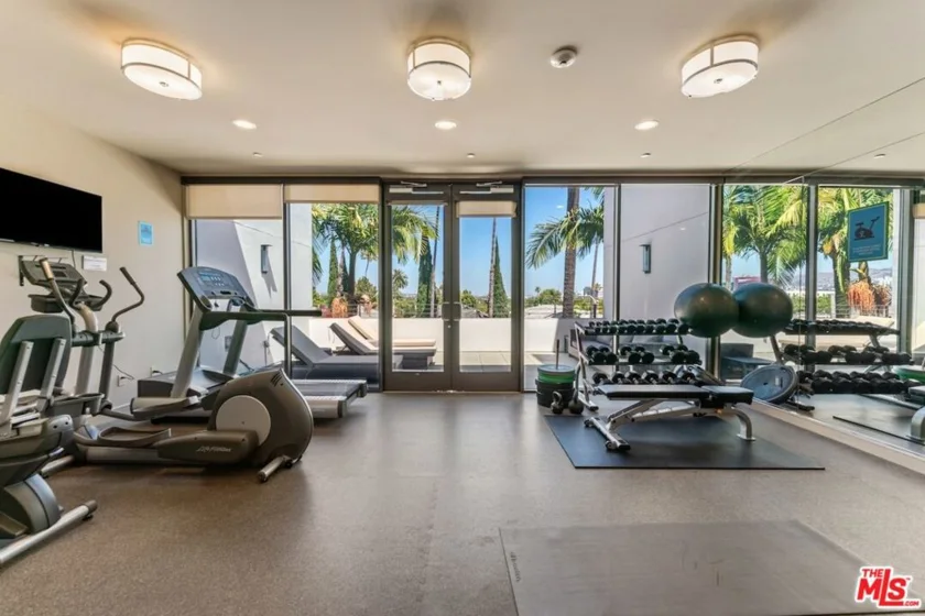 447 N Doheny Drive #104 photo 29