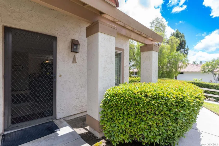 11872 Bernardo Terrace Unit A photo 2