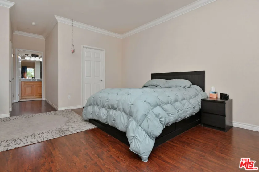 14315 Magnolia Boulevard #101 photo 33