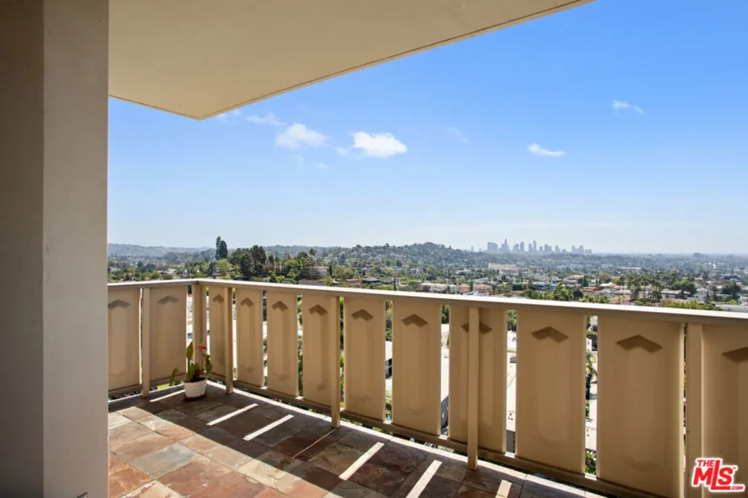 4455 Los Feliz Boulevard #1105 photo 2
