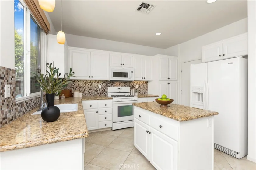 223 Sparkleberry Avenue photo 2