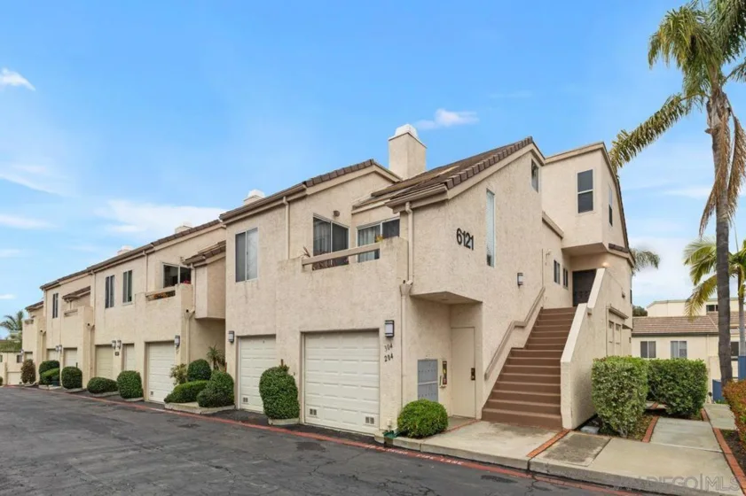 6121 Calle Mariselda #304 photo 1