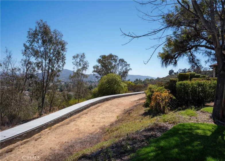 2055 Earl Glen photo 6