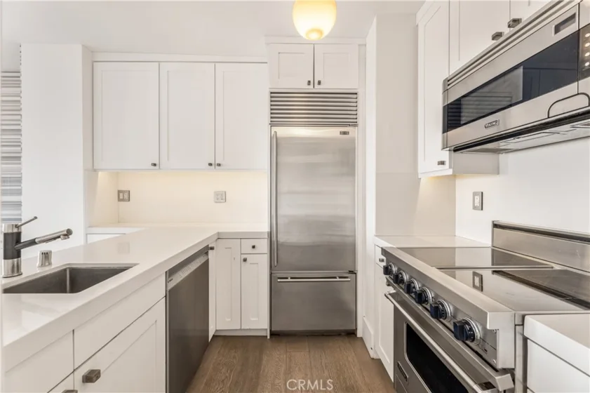 999 N Doheny Drive #310 photo 3