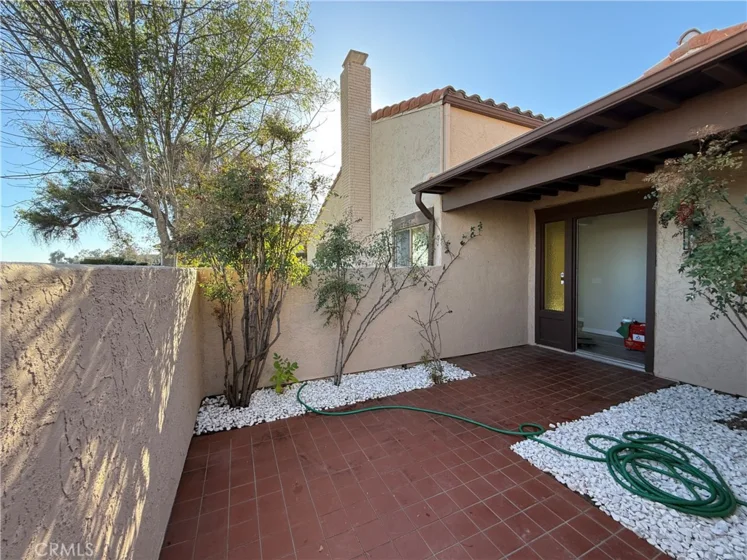 2055 Earl Glen photo 8