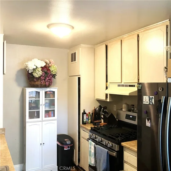 1122 S Dover photo 9